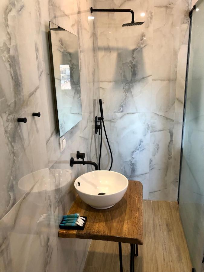 לריסוס Athonite All Seasons Luxury Suites מראה חיצוני תמונה
