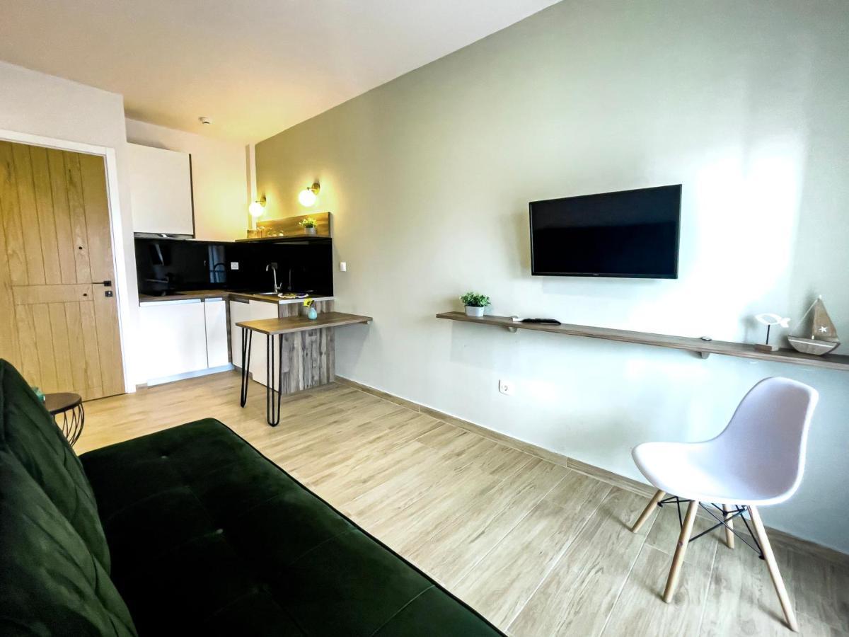 לריסוס Athonite All Seasons Luxury Suites מראה חיצוני תמונה