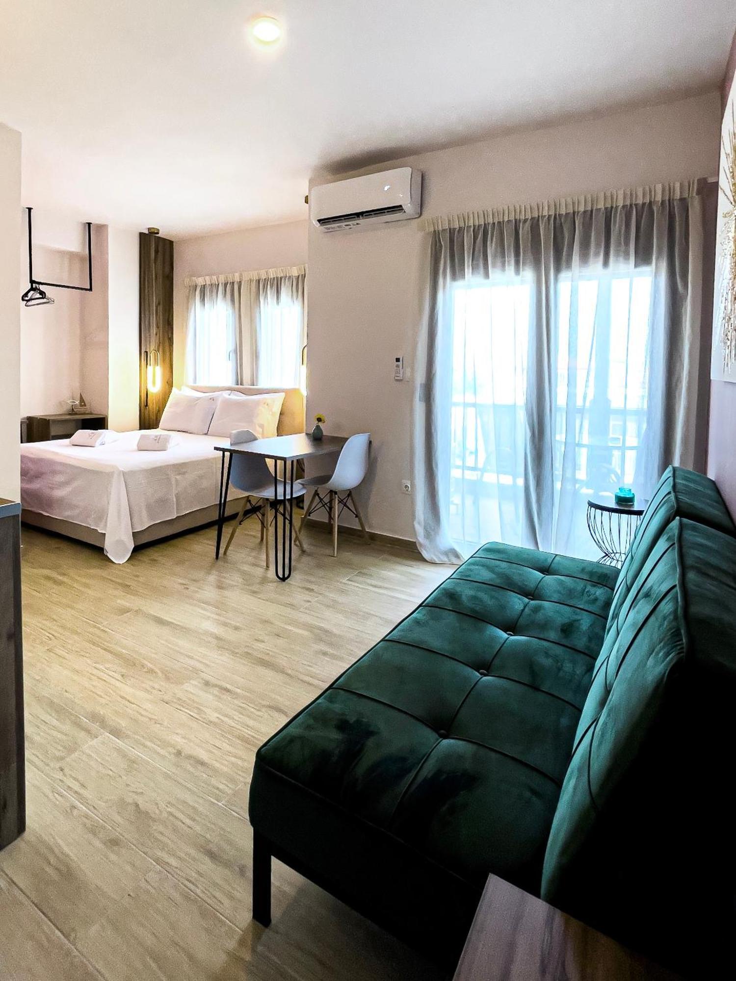 לריסוס Athonite All Seasons Luxury Suites מראה חיצוני תמונה