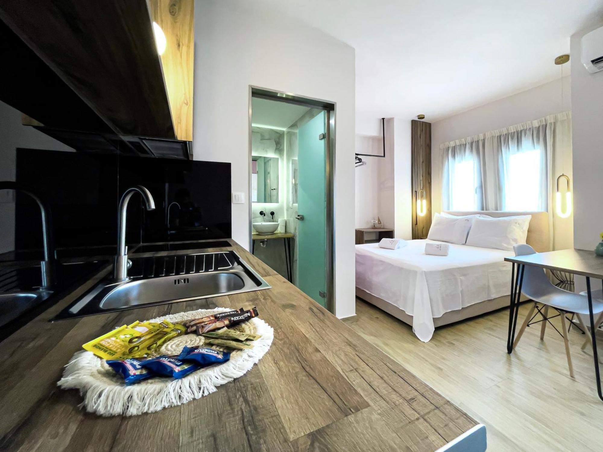 לריסוס Athonite All Seasons Luxury Suites מראה חיצוני תמונה