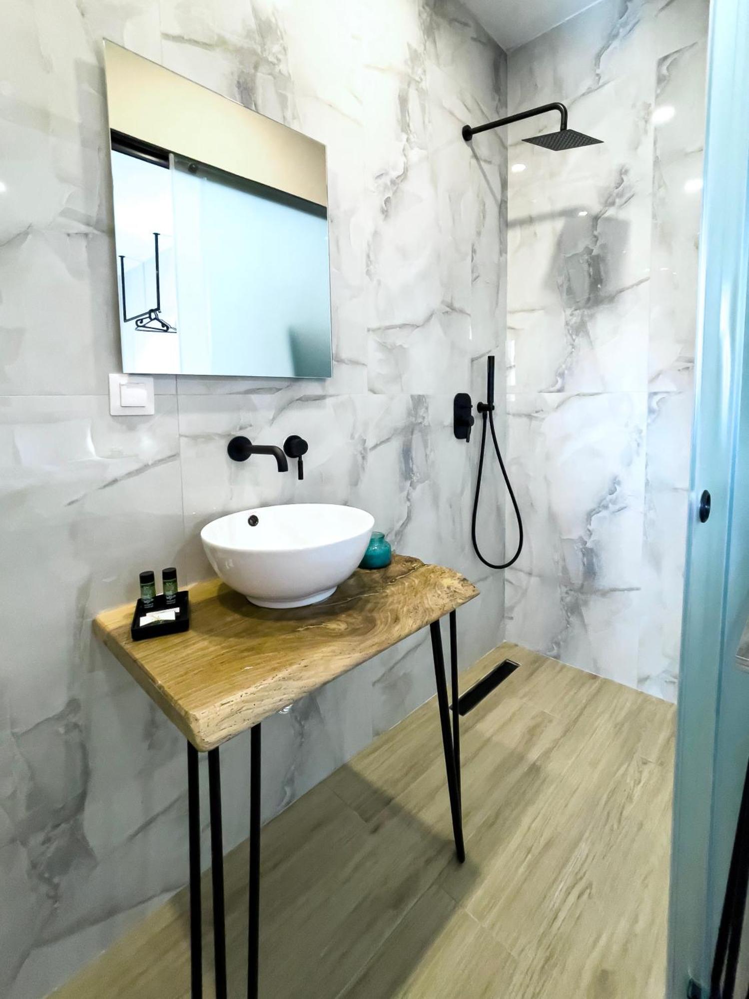לריסוס Athonite All Seasons Luxury Suites מראה חיצוני תמונה
