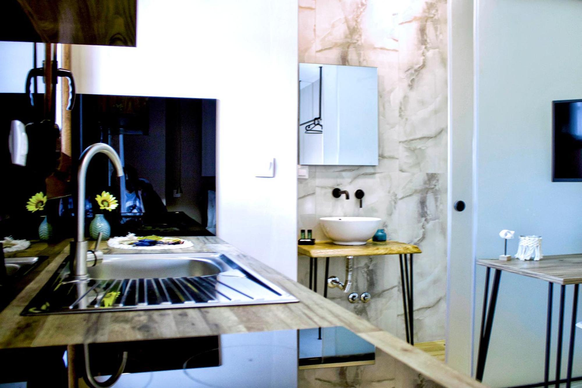 לריסוס Athonite All Seasons Luxury Suites מראה חיצוני תמונה