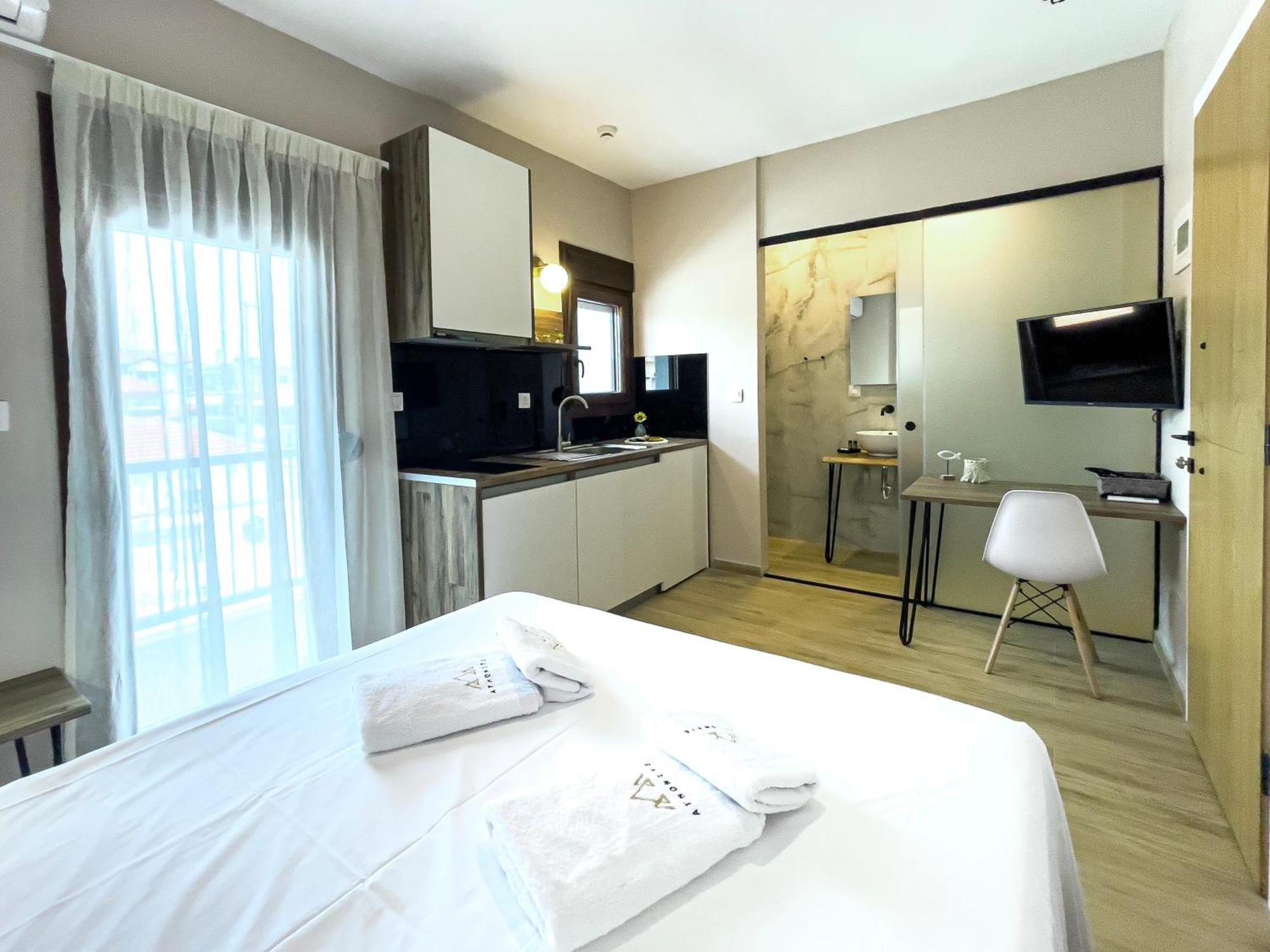 לריסוס Athonite All Seasons Luxury Suites מראה חיצוני תמונה